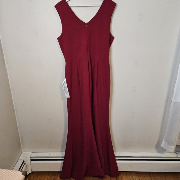 Dress The Population Sandra Elegant Garnet Red Sleeveless Gown Formal V-Neck - Picture 8 of 16